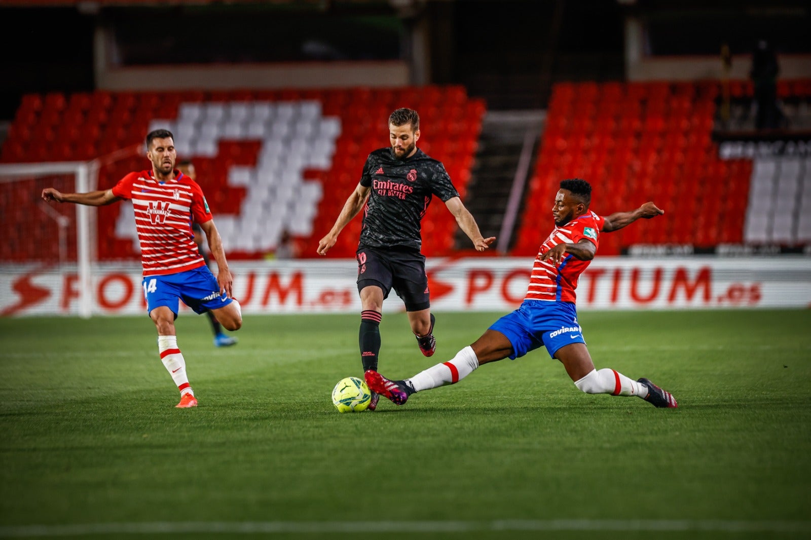 Fotos: Las mejores imágenes del Granada-Real Madrid