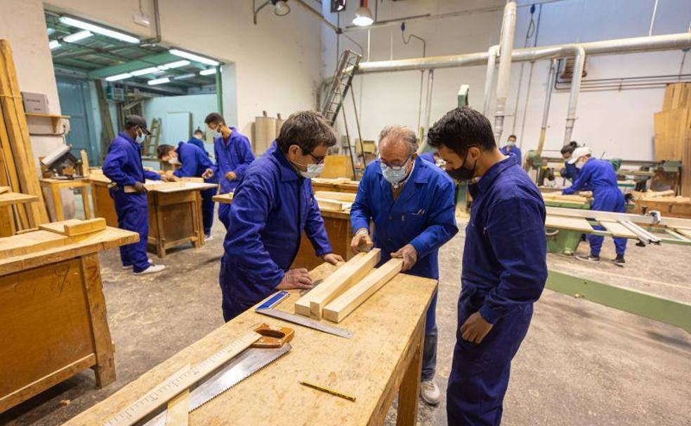 De camarero en el Albaicín a carpintero para salir del paro