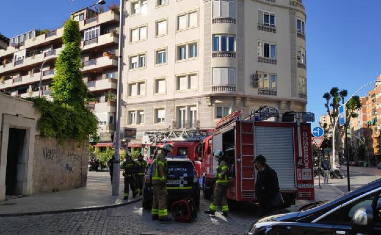 «Al policía valiente de Granada sin nombre»