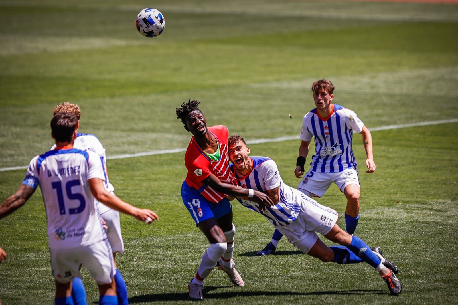 El solitario tanto del mediapunta granadino y las paradas de Joao Costa dejan al filial rojiblanco a un punto de la salvación