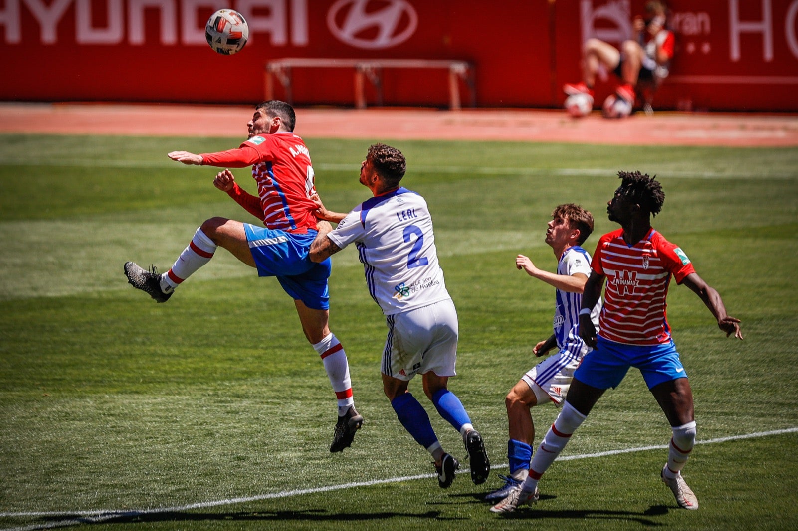 El solitario tanto del mediapunta granadino y las paradas de Joao Costa dejan al filial rojiblanco a un punto de la salvación