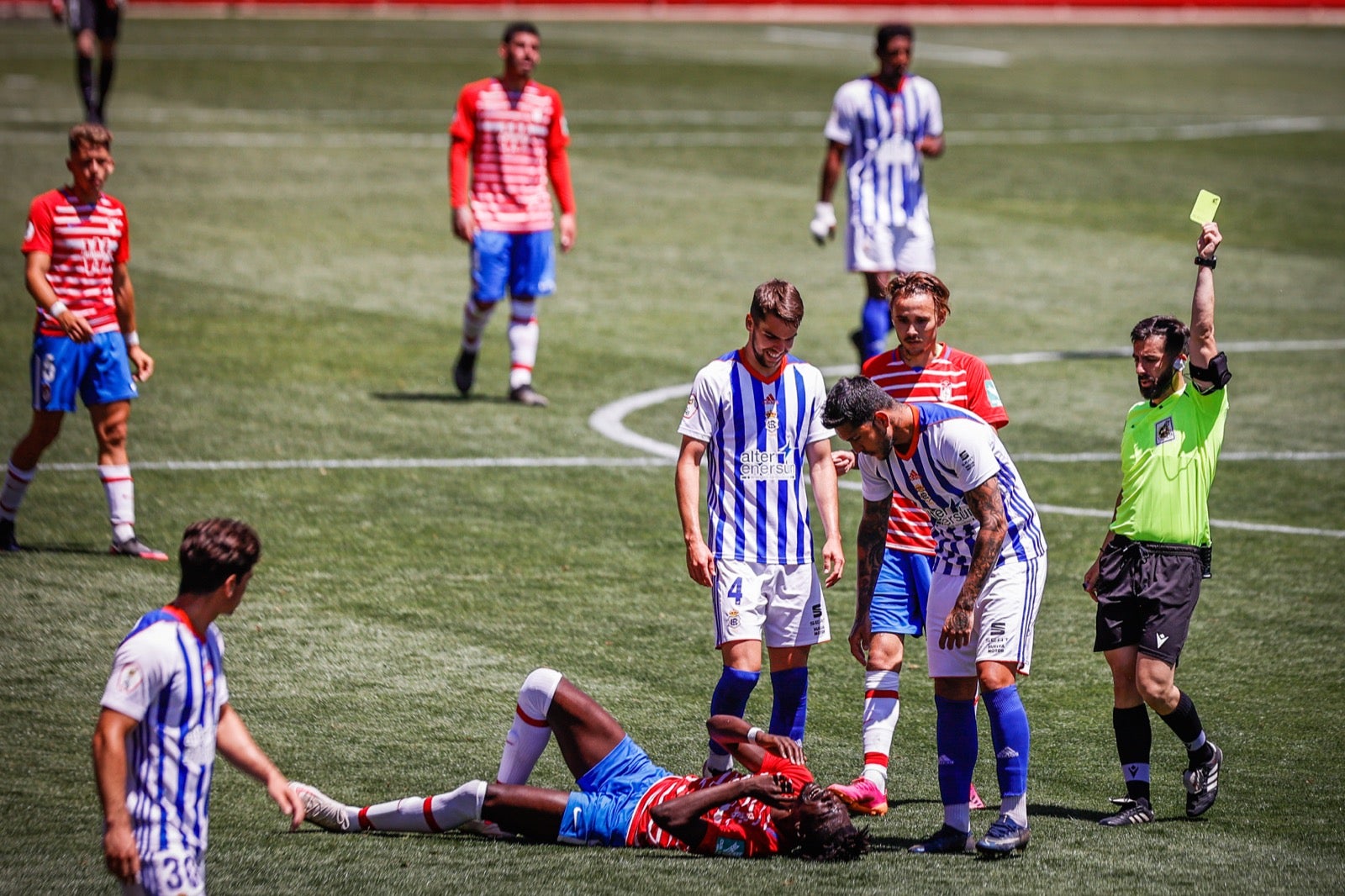 El solitario tanto del mediapunta granadino y las paradas de Joao Costa dejan al filial rojiblanco a un punto de la salvación