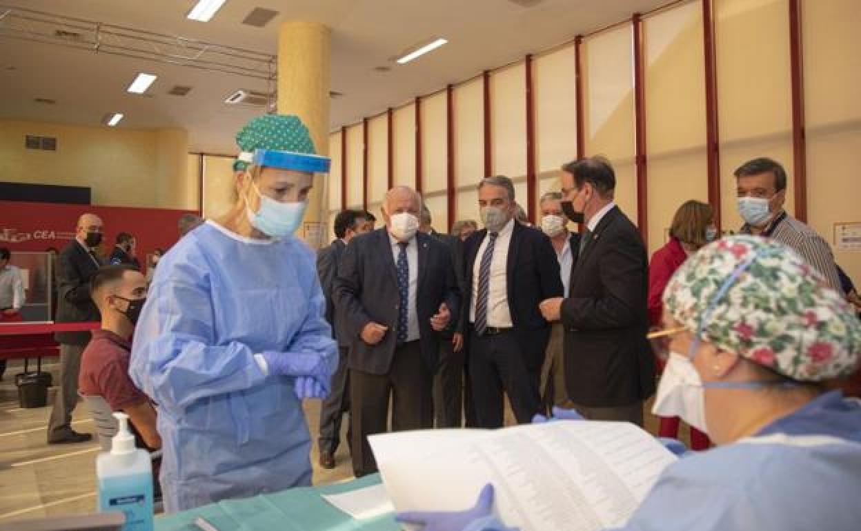 Imagen de la inauguración del centro de pruebas gratuitas en Sevilla.