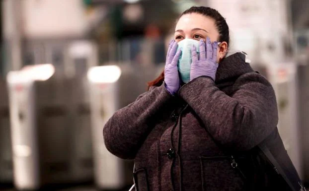 La Junta adelanta cuándo relajará la mascarilla al aire libre en Andalucía