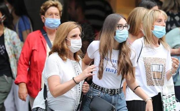 La Junta adelanta su plan para mascarillas, vacunas y la revisión de restricciones