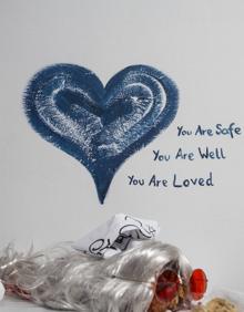 Imagen secundaria 2 - La entrada del local y algunos detalles. 