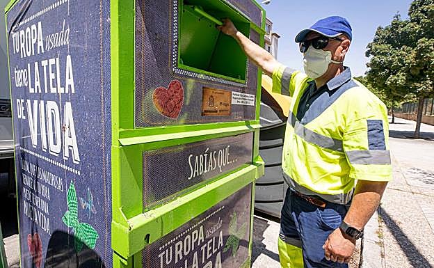 «En vez de cartas, en la bolsa de basura de ropa usada había 9.000 euros»