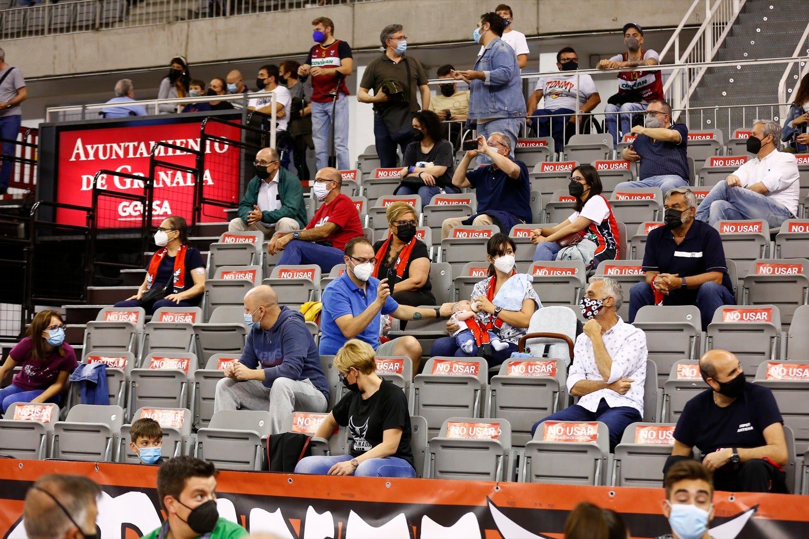 Fotos: Búscate en la grada del Palacio de los Deportes