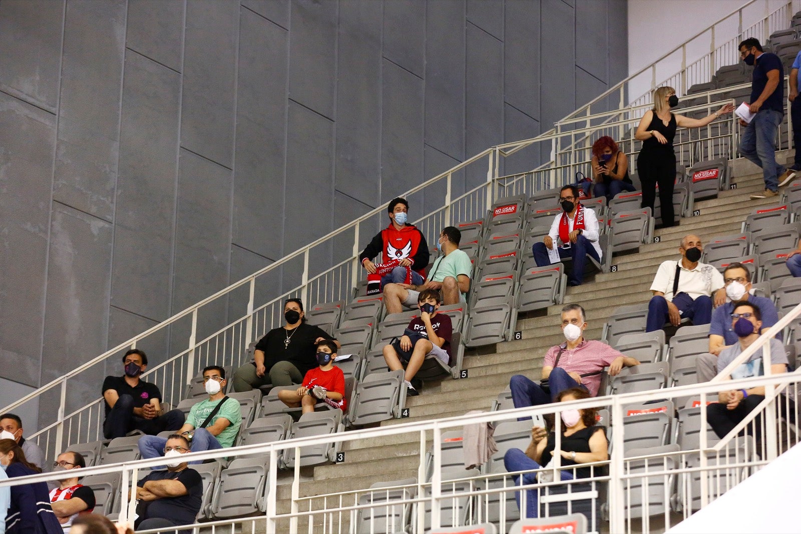 Fotos: Búscate en la grada del Palacio de los Deportes