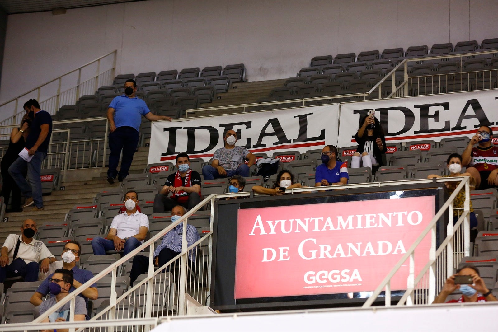 Fotos: Búscate en la grada del Palacio de los Deportes