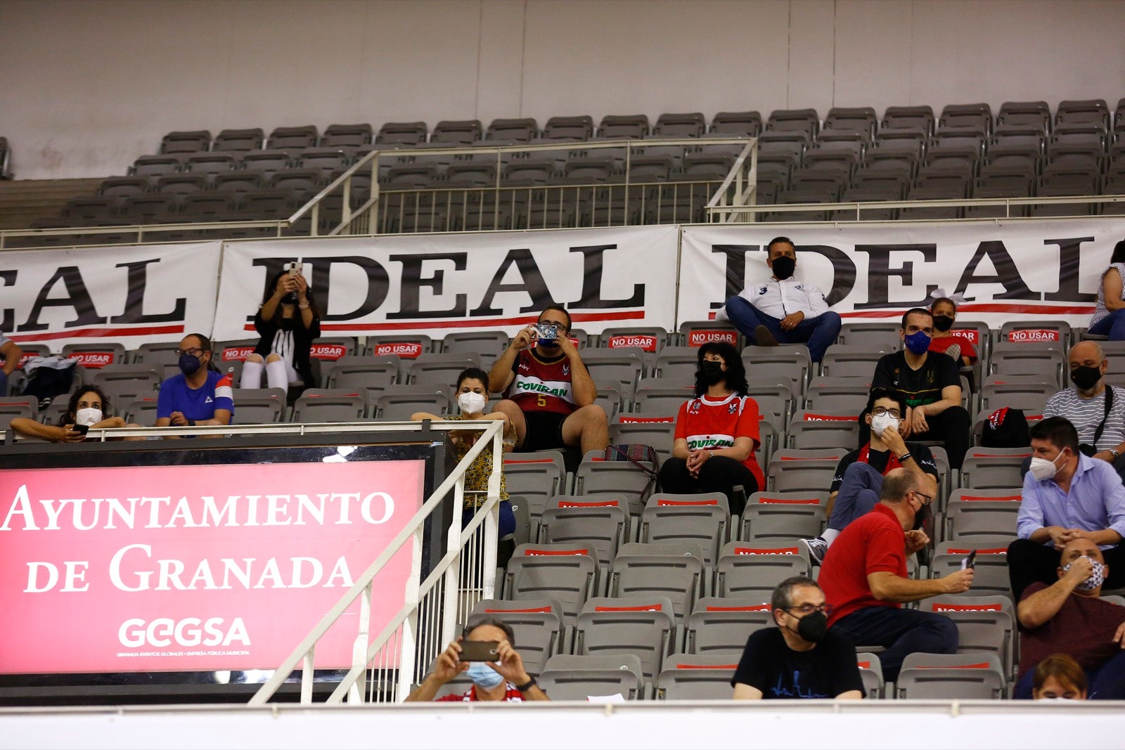 Fotos: Búscate en la grada del Palacio de los Deportes