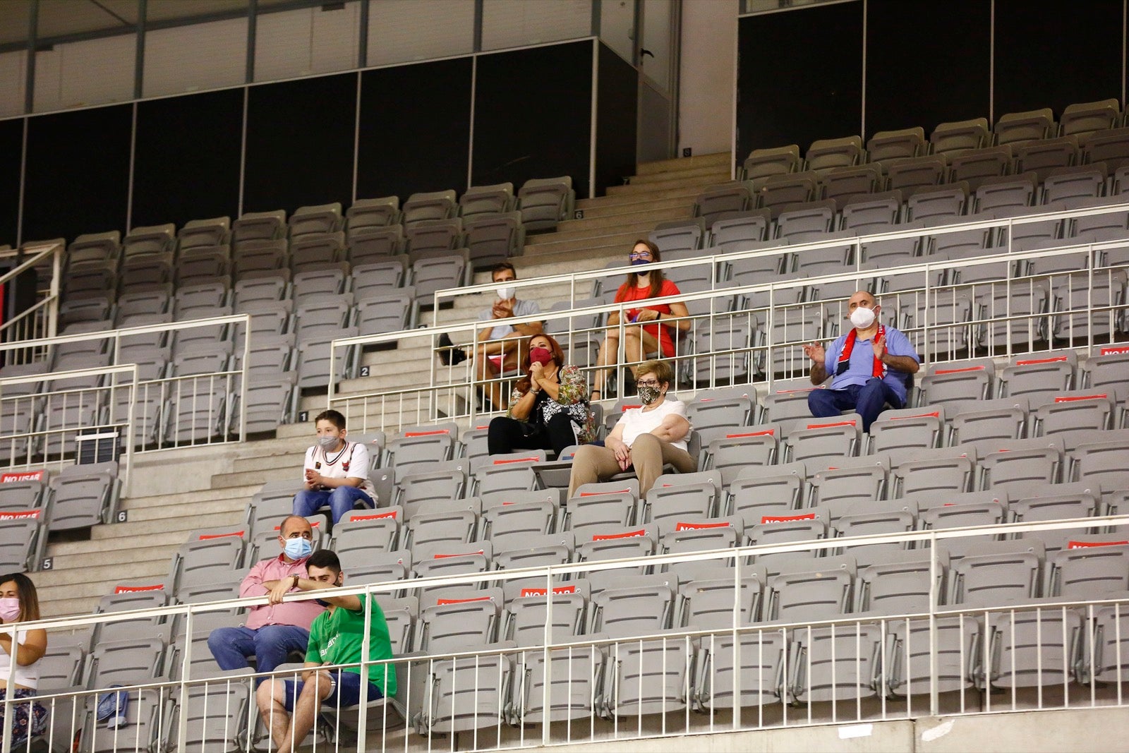 Fotos: Búscate en la grada del Palacio de los Deportes