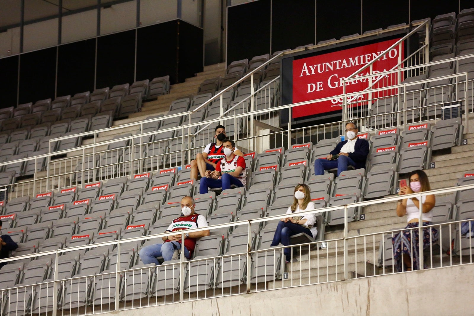 Fotos: Búscate en la grada del Palacio de los Deportes