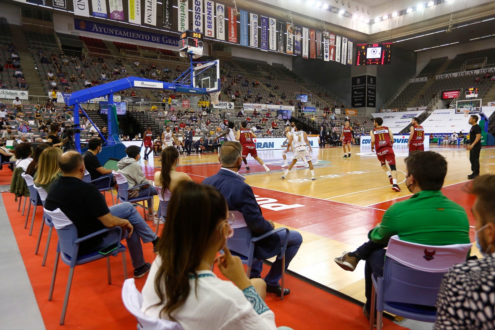 Fotos: Búscate en la grada del Palacio de los Deportes