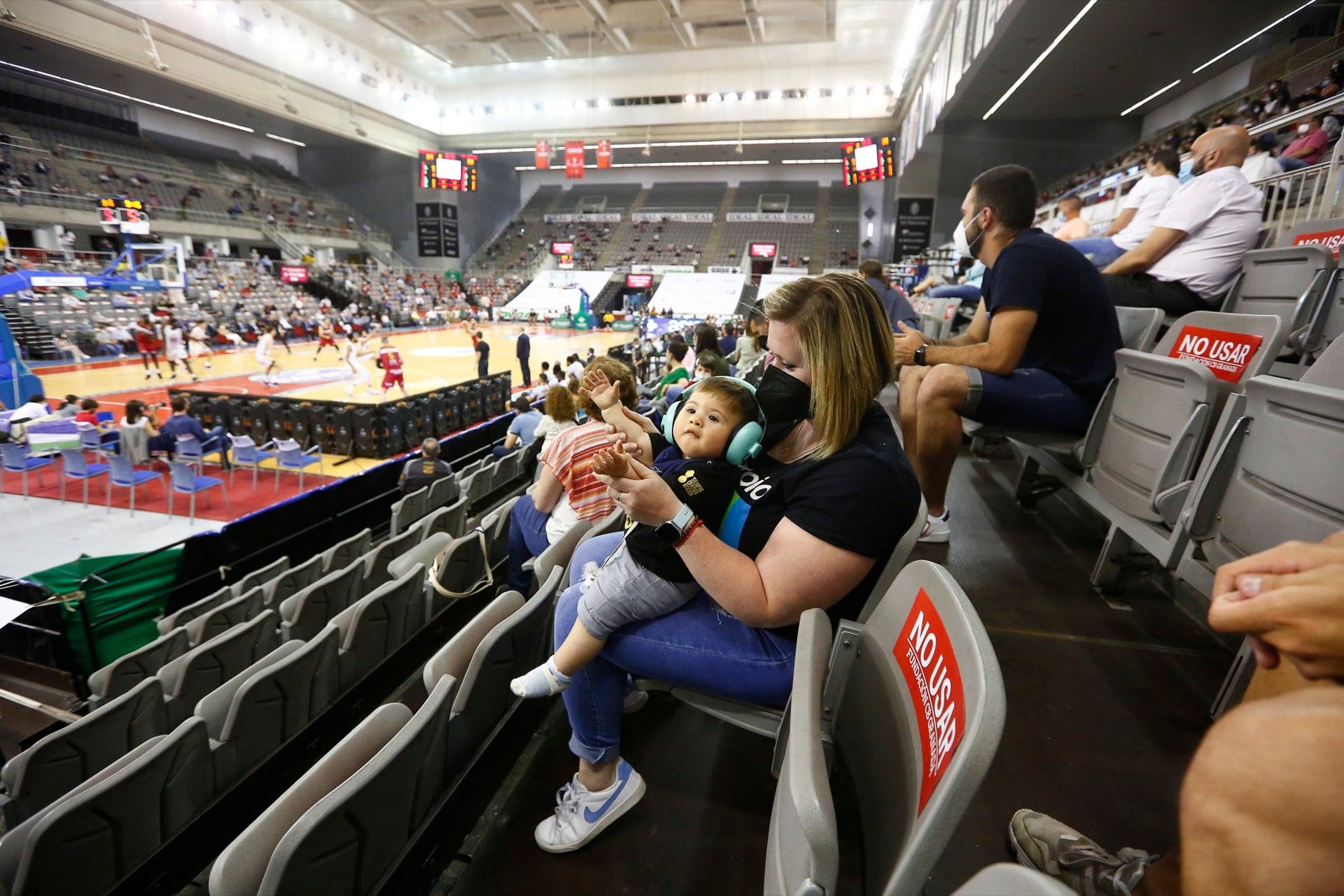 Fotos: Búscate en la grada del Palacio de los Deportes