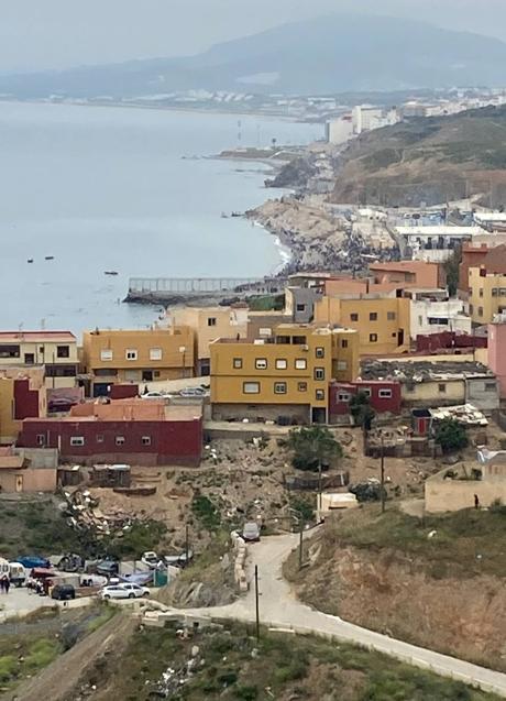 Imagen - La marea humana, en la frontera, desde el Hospital de Ceuta. 