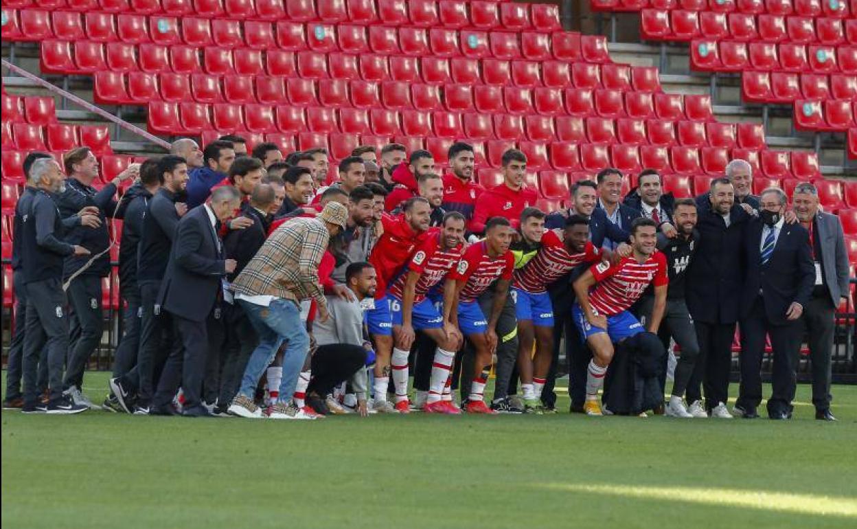 Granada CF | La Plantilla Del Granada Despide La Temporada En Redes ...