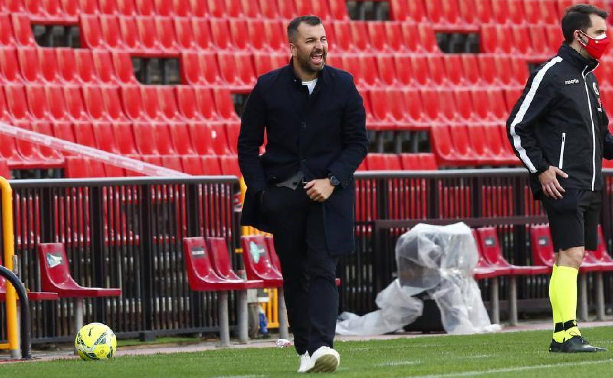 Diego Martínez jalea a sus futbolistas en el partido frente al Getafe del pasado domingo. 