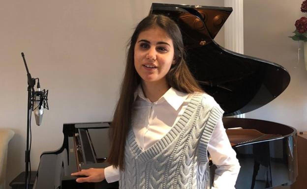 Los Reyes felicitan a la almeriense Laura Diepstraten por su triunfo en el International Low Vision Song Contest