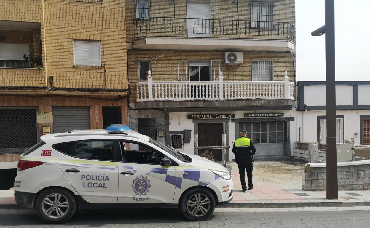 Policía Local de Illora en el local de Illora donde han encontrado la marihuana