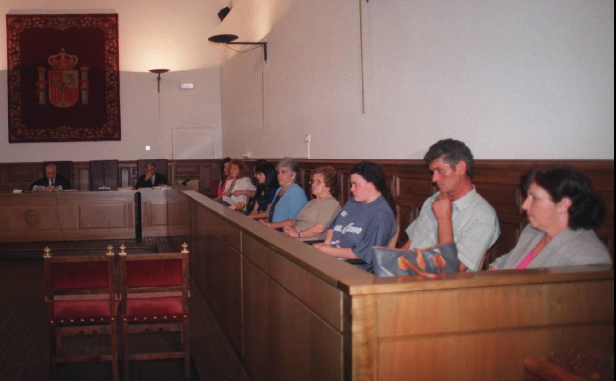 Los miembros del primer jurado popular de Granada, que enjuiciaron en 1996 un crimen ocurrido en Escúzar. 