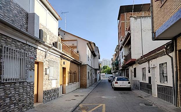 La 'madame' de un club de alterne y un policía nacional son detenidos en Granada por explotación sexual