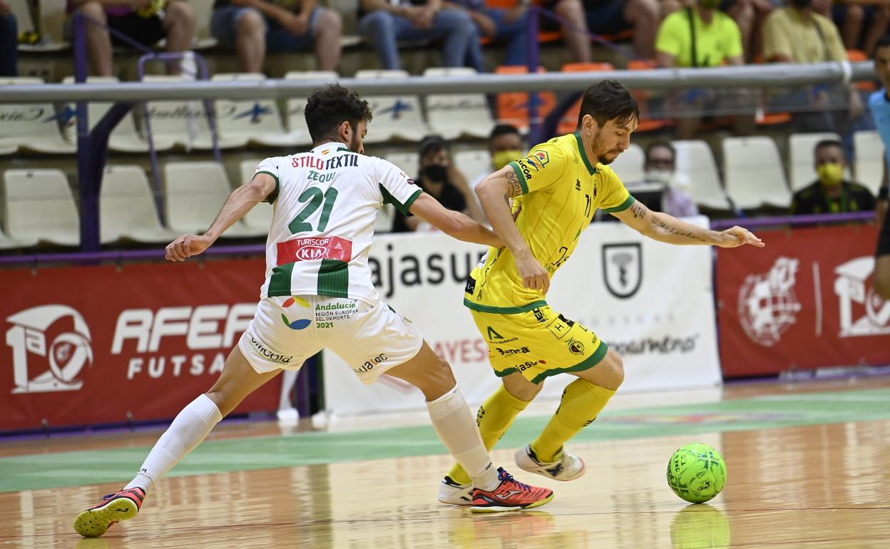 El brasileño Mithyuê fue uno de los jugadores más destacados de los amarillos, pero volvió a carecer de suerte la suerte del gol. 