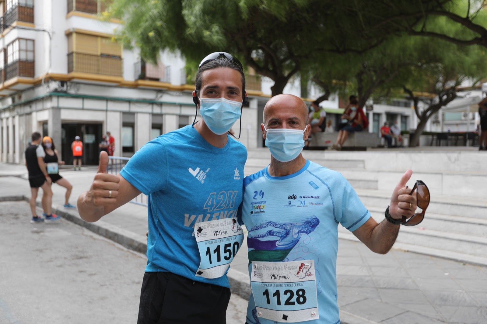 250 corredores, la mitad de ellos locales, participan en la prueba en una espectacular jornada de atletismo y un exigente recorrido por el casco urbano lojeño a lo largo de 10,5 kilómetros