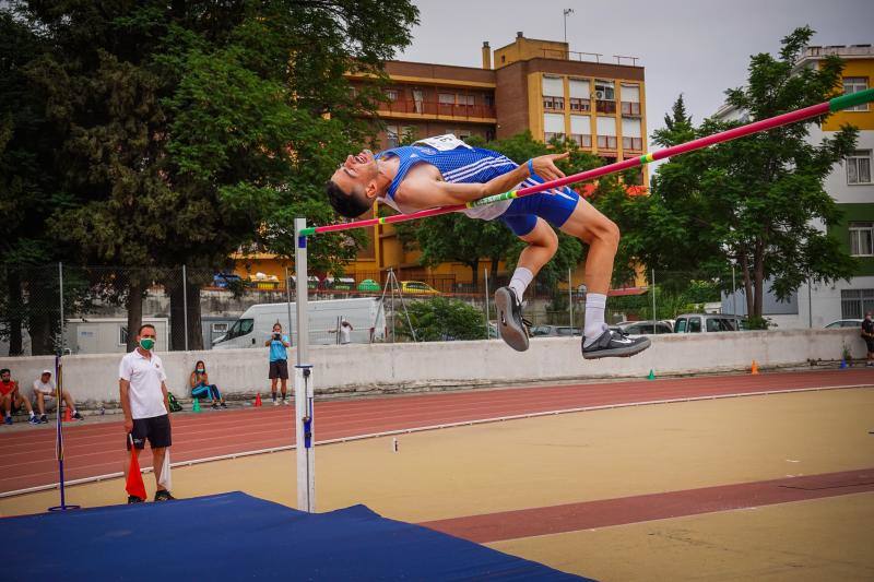 Salto en el concurso de altura. 