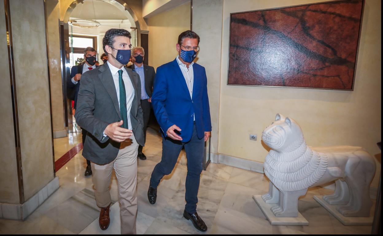 Salvador se siente respaldado por la dirección de Cs e intenta que la situación de Granada no afecte a la Junta