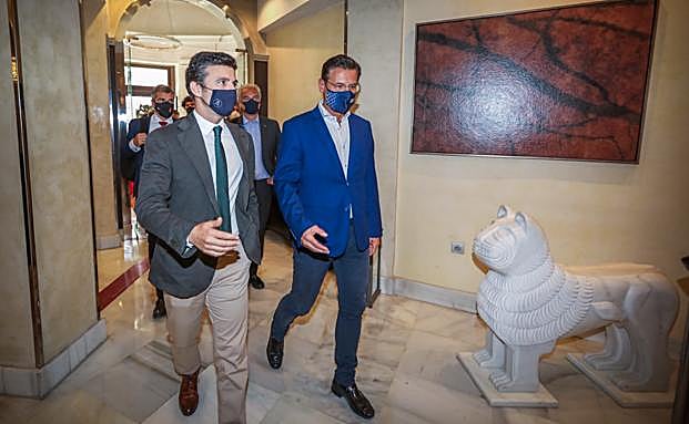 Salvador se siente respaldado por la dirección de Cs e intenta que la situación de Granada no afecte a la Junta