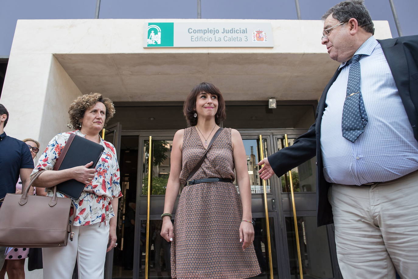 Juana Rivas, en una foto de archivo, a las puertas de los juzgados de la Caleta. 