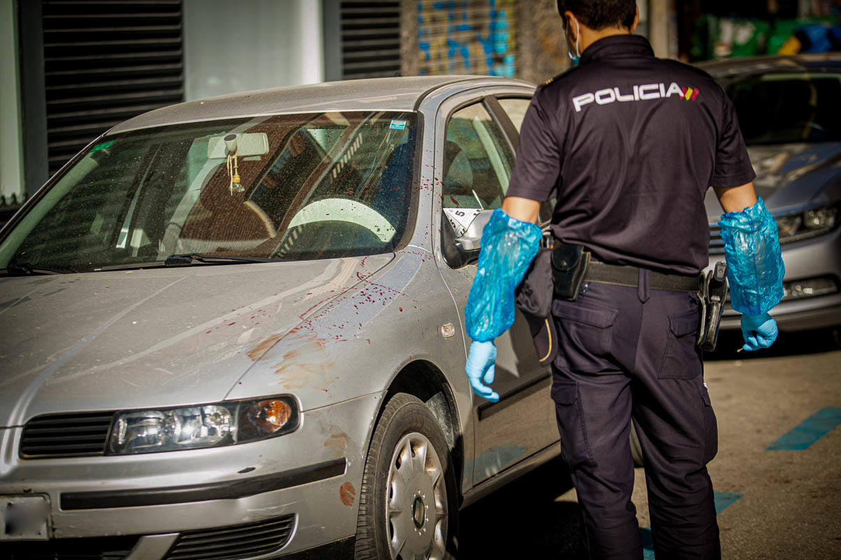 Fotos: Lugar del apuñalamiento a un joven en Granada en la calle Sol