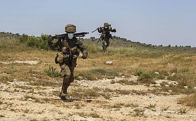 Legionarios de un asentamiento de ametralladoras.