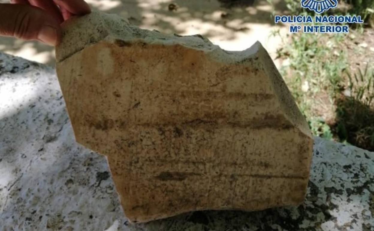 El supuesto agresor habría arrojado adoquines a sus víctimas. 