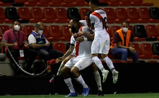 Bebé celebra junto a sus compañeros el definitivo 3-0 ante el Leganés.