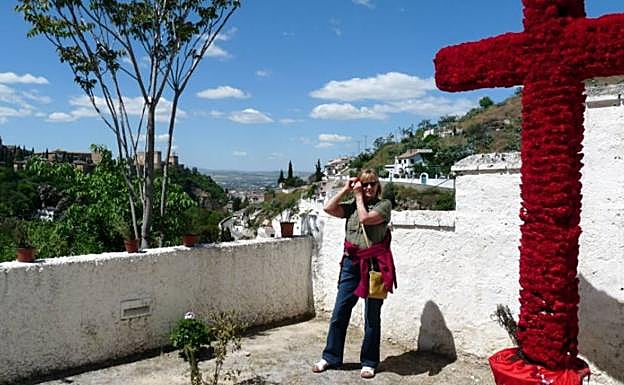 Imagen principal - Tres imágenes de la segunda visita de Donna a Granada.