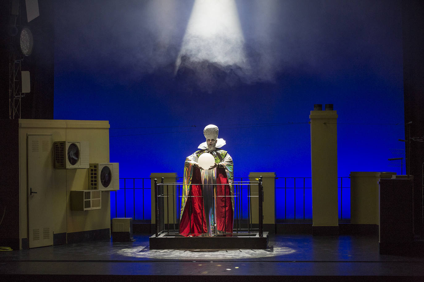 El humorista Manu Sánchez en un momento de su actuación en el teatro Isabel la Católica