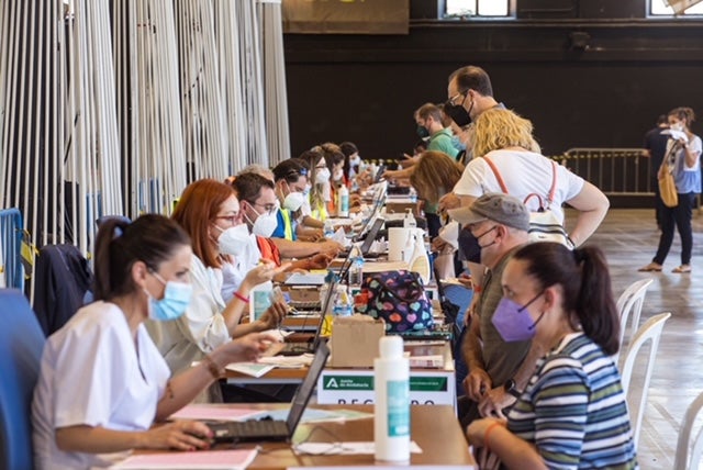 Los citados en la Feria de Muestras de Armillas han tenido que esperar durante varias horas