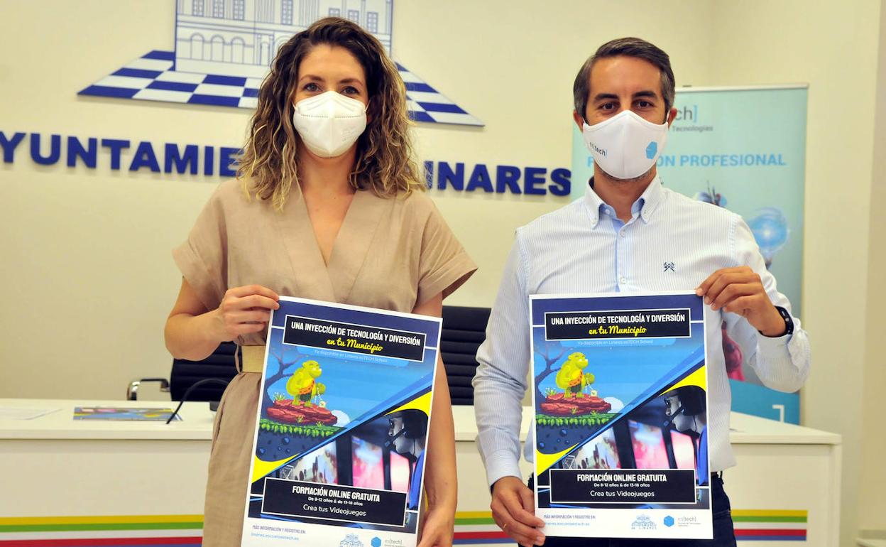 La edil Mayte López y el responsable de Estech, Miguel López. 