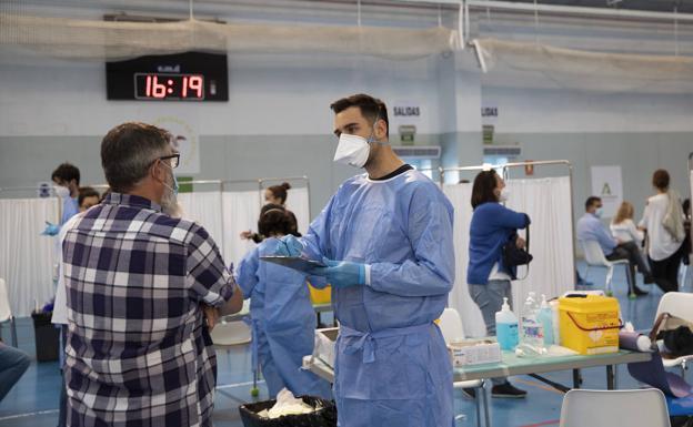 Andalucía alcanzará la inmunidad de grupo tres semanas antes de lo previsto