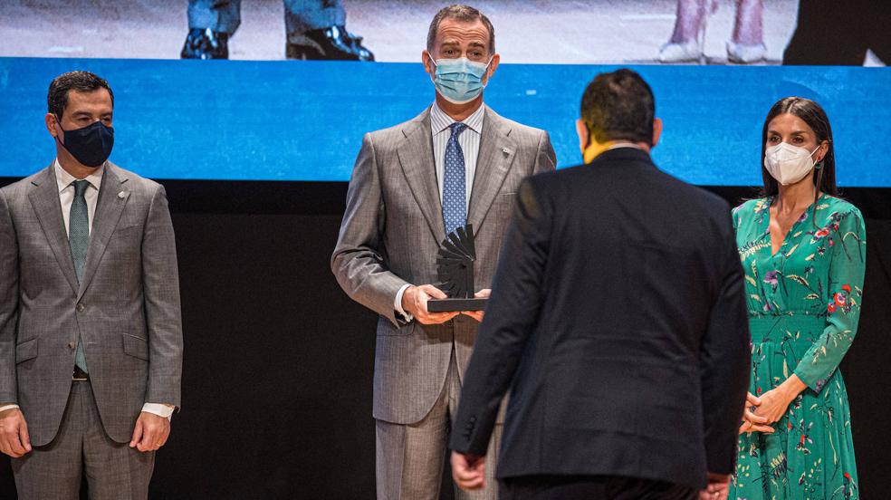 Acto de entrega de los Premios Nacionales de Innovación y Diseño en Granada