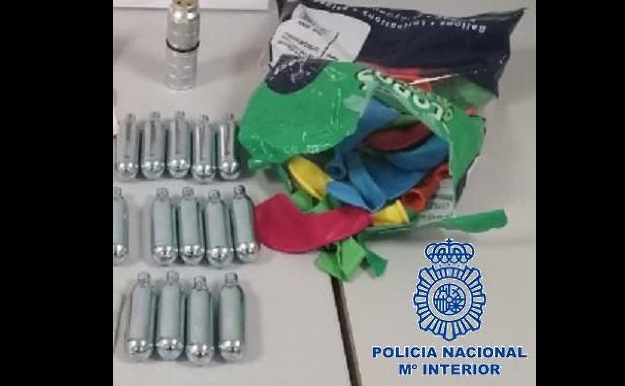 La Policía alerta en Andalucía del peligro del «gas de la risa» tras saltar  al vacío dos jóvenes