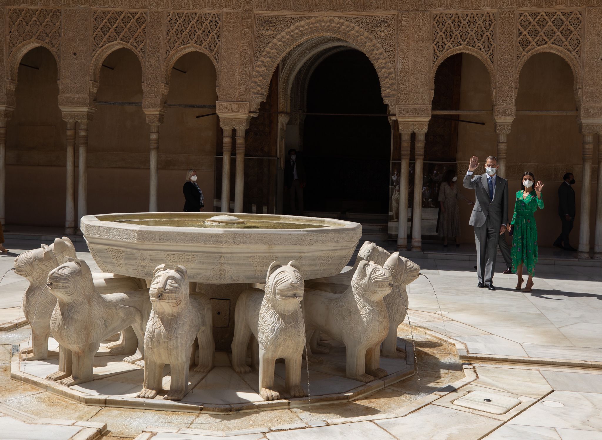 Don Felipe y Doña Letizia han visitado Granada para inaugurar 'Odaliscas. De Ingres a Picasso', una exposición impulsada por el Patronato de La Alhambra y el Generalife