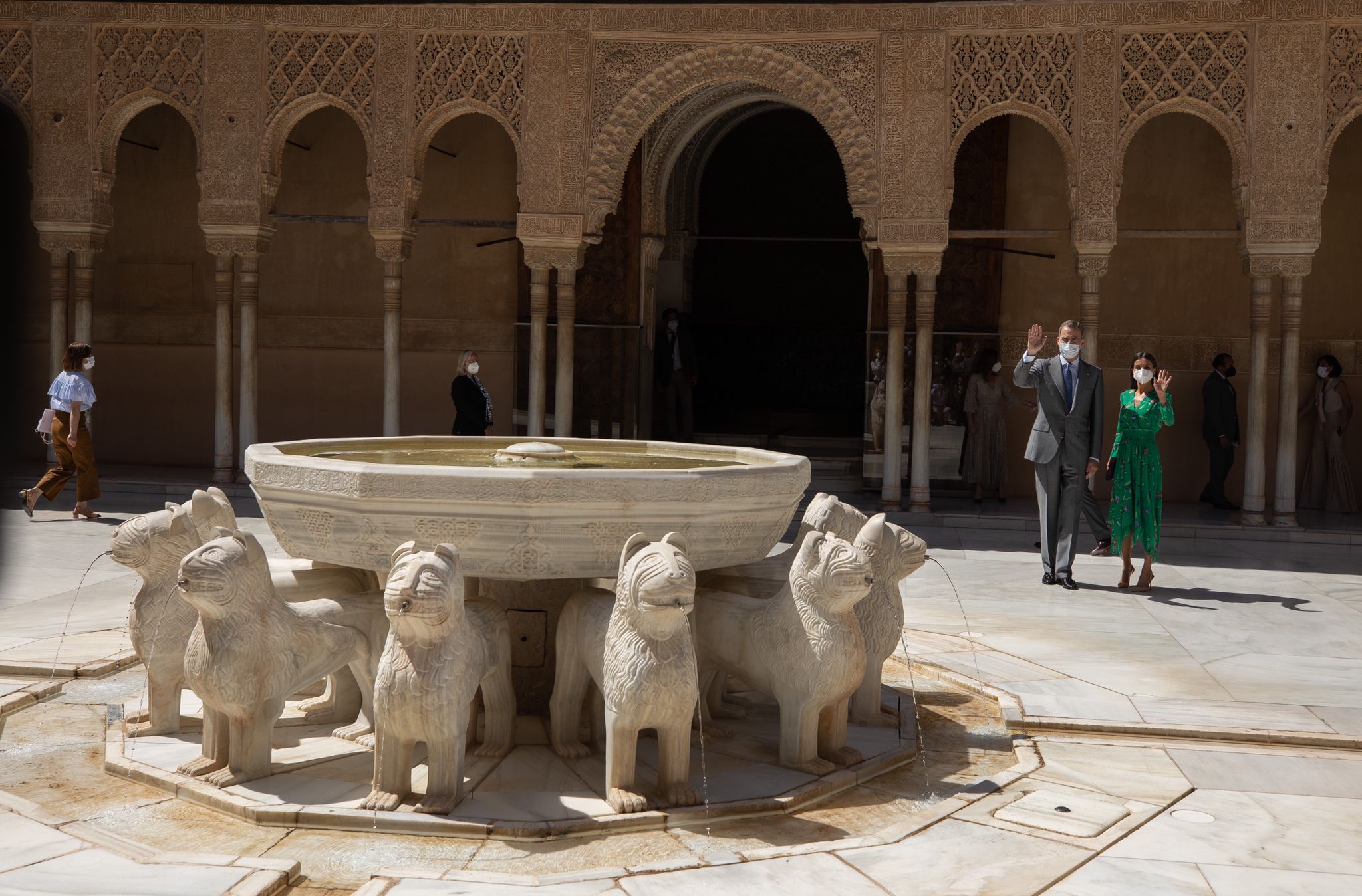Don Felipe y Doña Letizia han visitado Granada para inaugurar 'Odaliscas. De Ingres a Picasso', una exposición impulsada por el Patronato de La Alhambra y el Generalife
