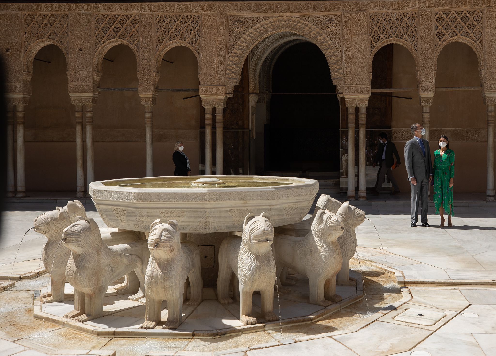Don Felipe y Doña Letizia han visitado Granada para inaugurar 'Odaliscas. De Ingres a Picasso', una exposición impulsada por el Patronato de La Alhambra y el Generalife