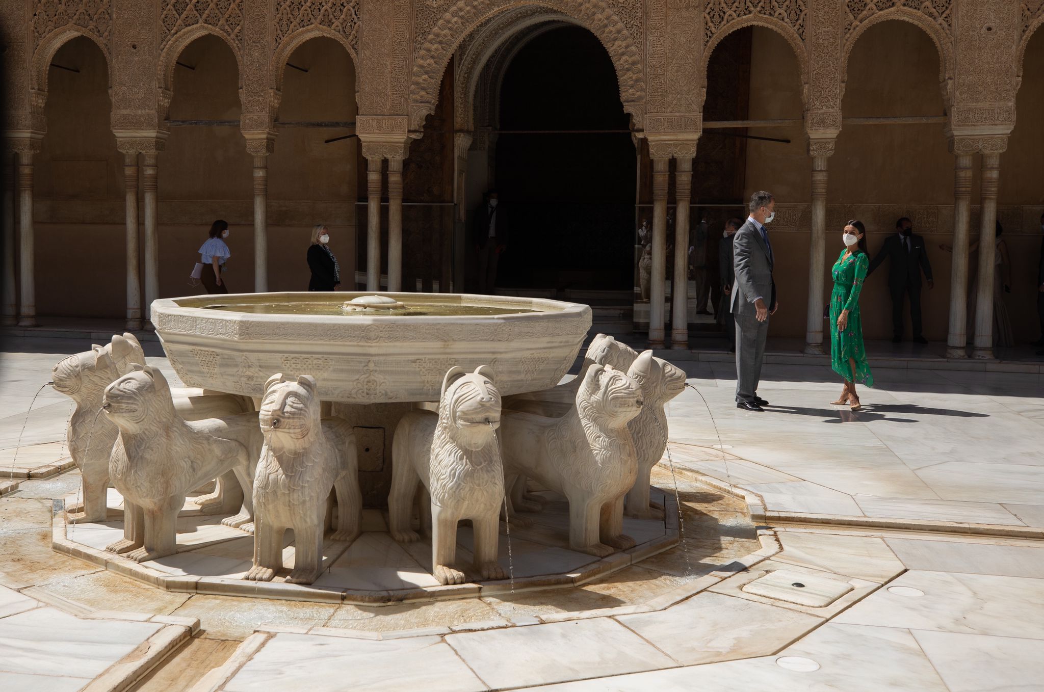 Don Felipe y Doña Letizia han visitado Granada para inaugurar 'Odaliscas. De Ingres a Picasso', una exposición impulsada por el Patronato de La Alhambra y el Generalife
