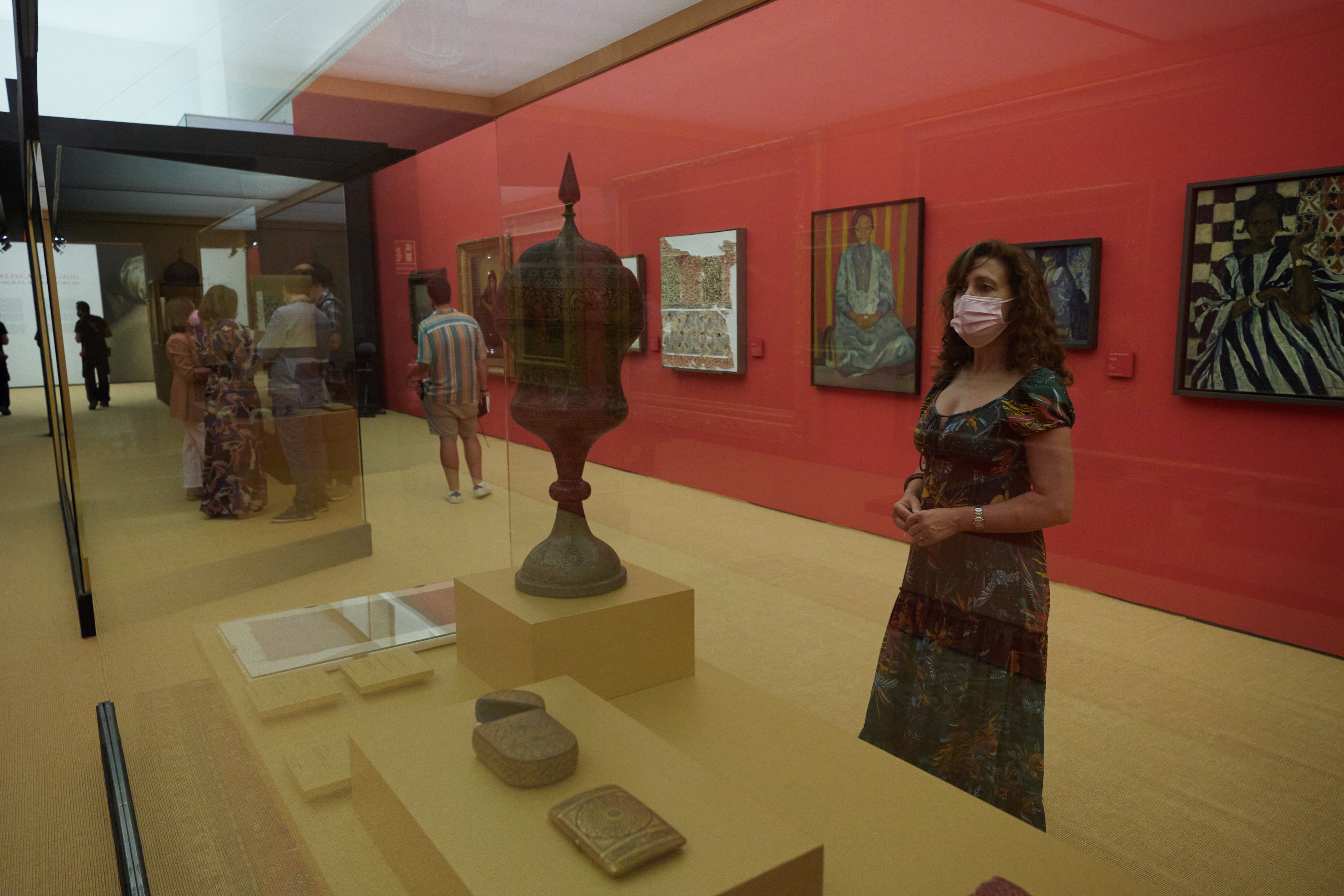 Está impulsada por el Patronato de La Alhambra y el Generalife y en ella se reflexiona sobre el mito de la odalisca y cómo su figura se convirtió a lo largo de los siglos XIX y XX en uno de los grandes tópicos de la Historia del Arte