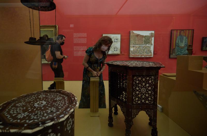 Está impulsada por el Patronato de La Alhambra y el Generalife y en ella se reflexiona sobre el mito de la odalisca y cómo su figura se convirtió a lo largo de los siglos XIX y XX en uno de los grandes tópicos de la Historia del Arte