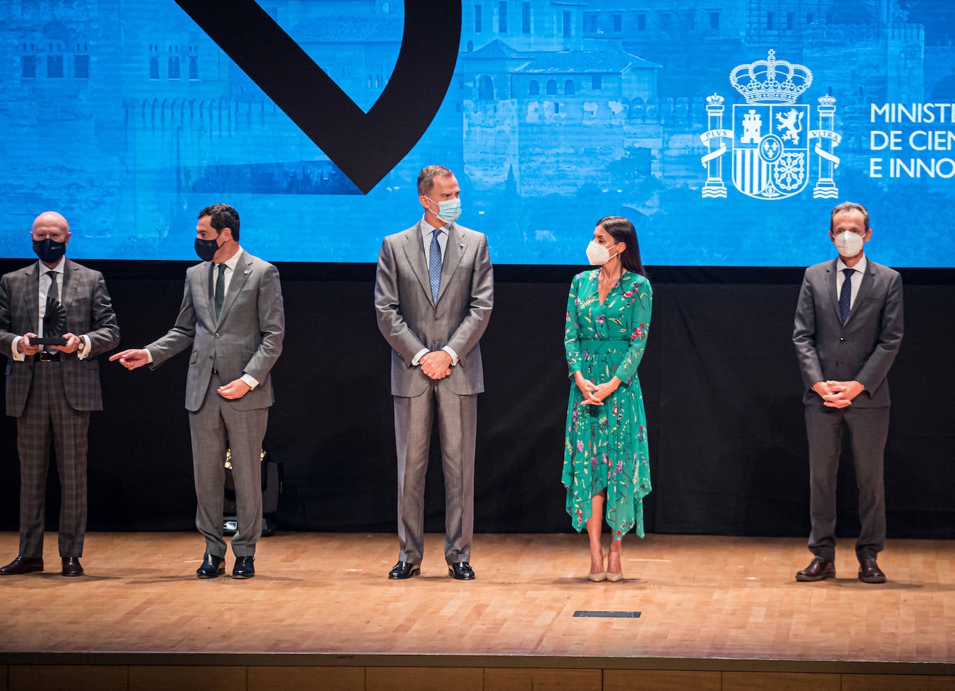 Felipe VI y Doña Letizia visitan el Palacio de Congresos para dar los galardones a los profesionales que han contribuido significativamente al incremento del prestigio del diseño español